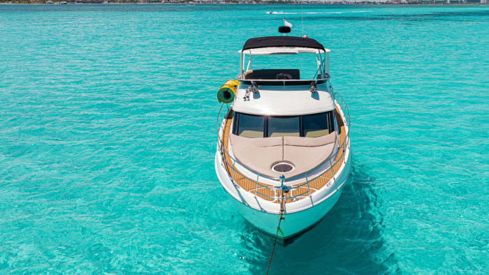 Le luxe réinventé à Cancún : une journée inoubliable sur un yacht à moteur