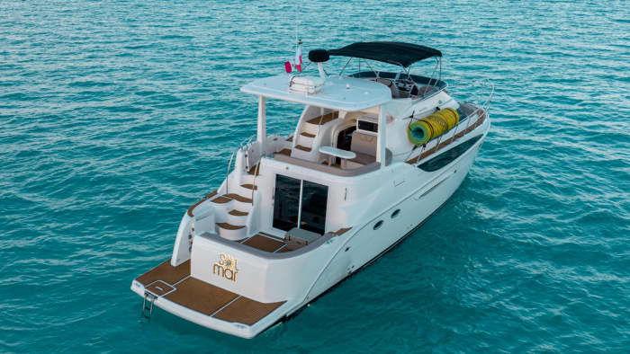 Le luxe réinventé à Cancún : une journée inoubliable sur un yacht à moteur