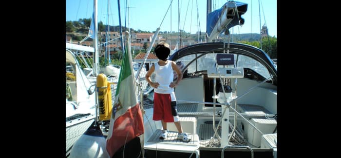 A day cruise on a beautiful sailboat,
sailing through the heart of the Tuscan archipelago.