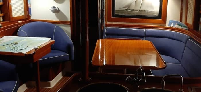 A day cruise on a beautiful sailboat,
sailing through the heart of the Tuscan archipelago.