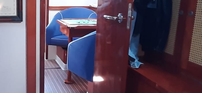 A day cruise on a beautiful sailboat,
sailing through the heart of the Tuscan archipelago.