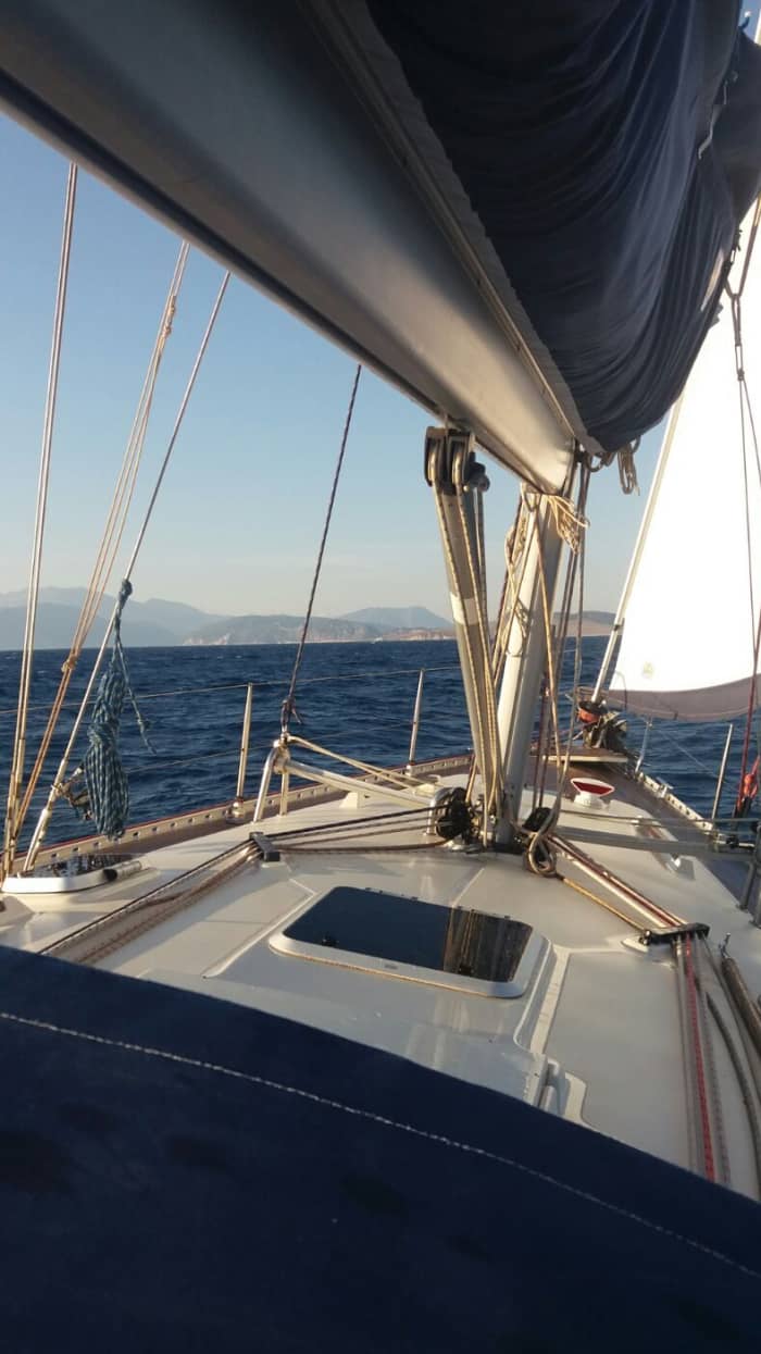 A day cruise on a beautiful sailboat,
sailing through the heart of the Tuscan archipelago.