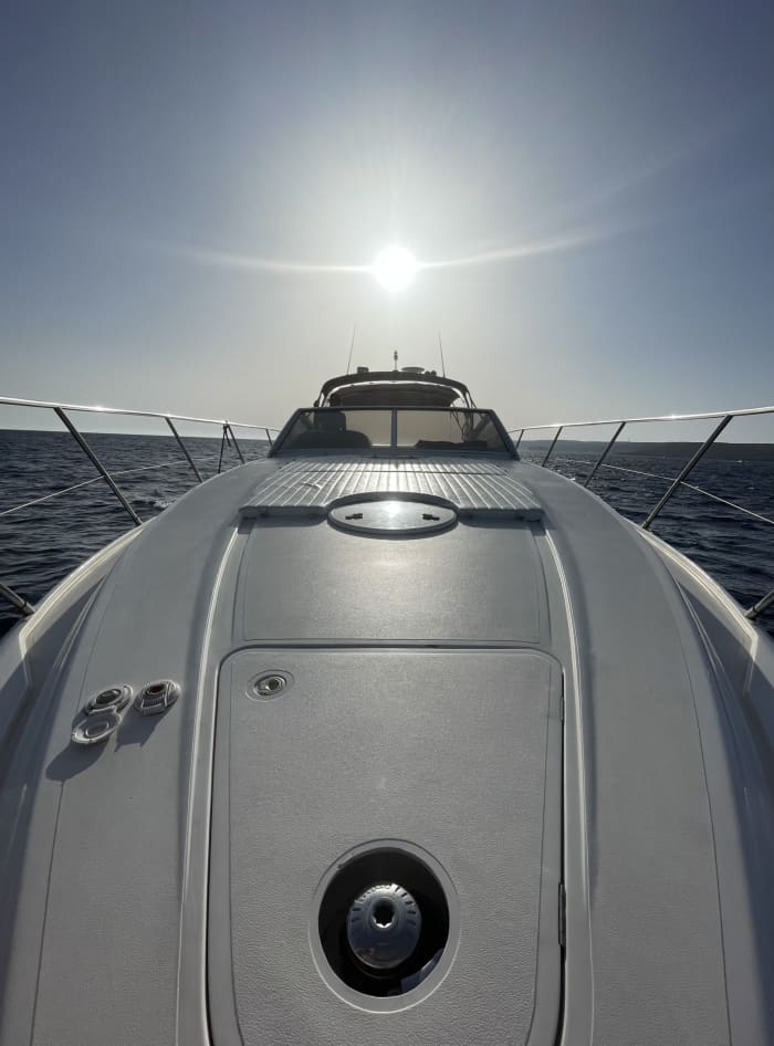 There are places you visit.
And then there are places you truly experience.

Aboard MONELLA, the sea of Lampedusa becomes an experience of elegance, relaxation, and authenticity. A day designed for those who desire the very best: impeccable comfort, a refined atmosphere, and attention to detail that transforms every moment into something special.