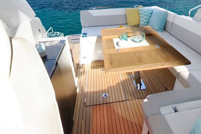 Sea, Love & Sun: A full day of emotions on a motorboat