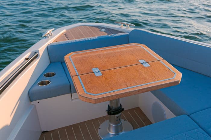 Dubai entdecken: Ein sonniger Tag auf einem Motorboot