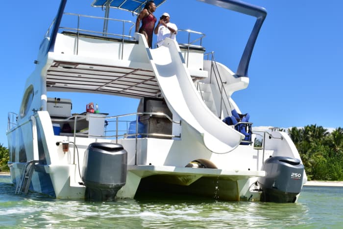 Entdecken Sie Punta Cana: Ein sonniger Tag auf einem Motorboot