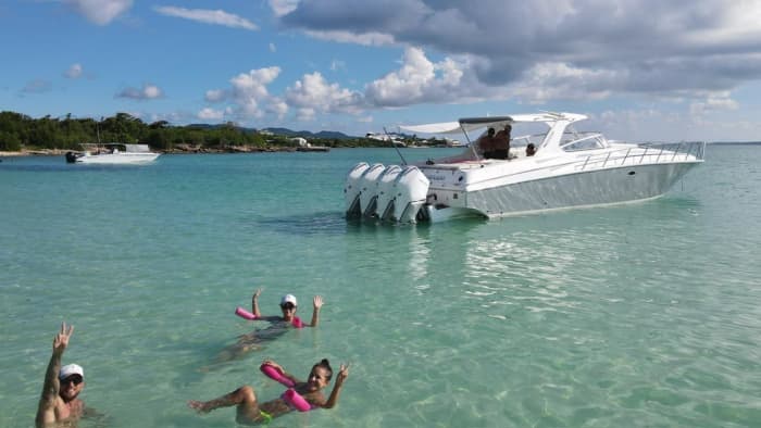 Découvrez Marigot lors d'une excursion d'une journée en bateau à moteur.