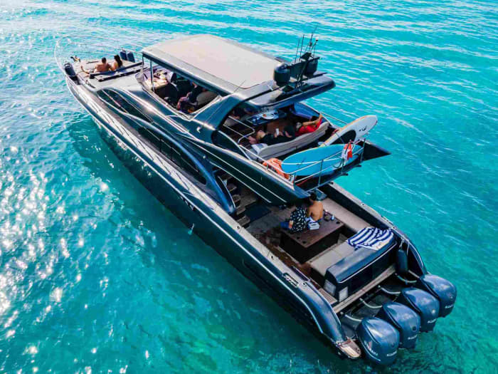 Découvrez Bali en 8h : une expérience de yacht à moteur haut de gamme