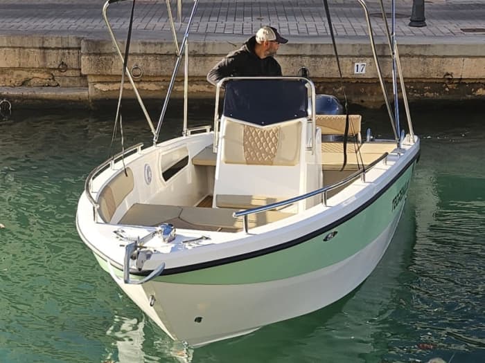 Boat trip around Ciutadella and its coves