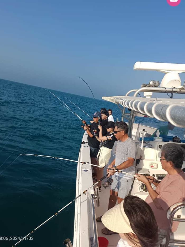 Zwei Stunden auf See: Malerische Bootsfahrt ab Al Hamra Marina