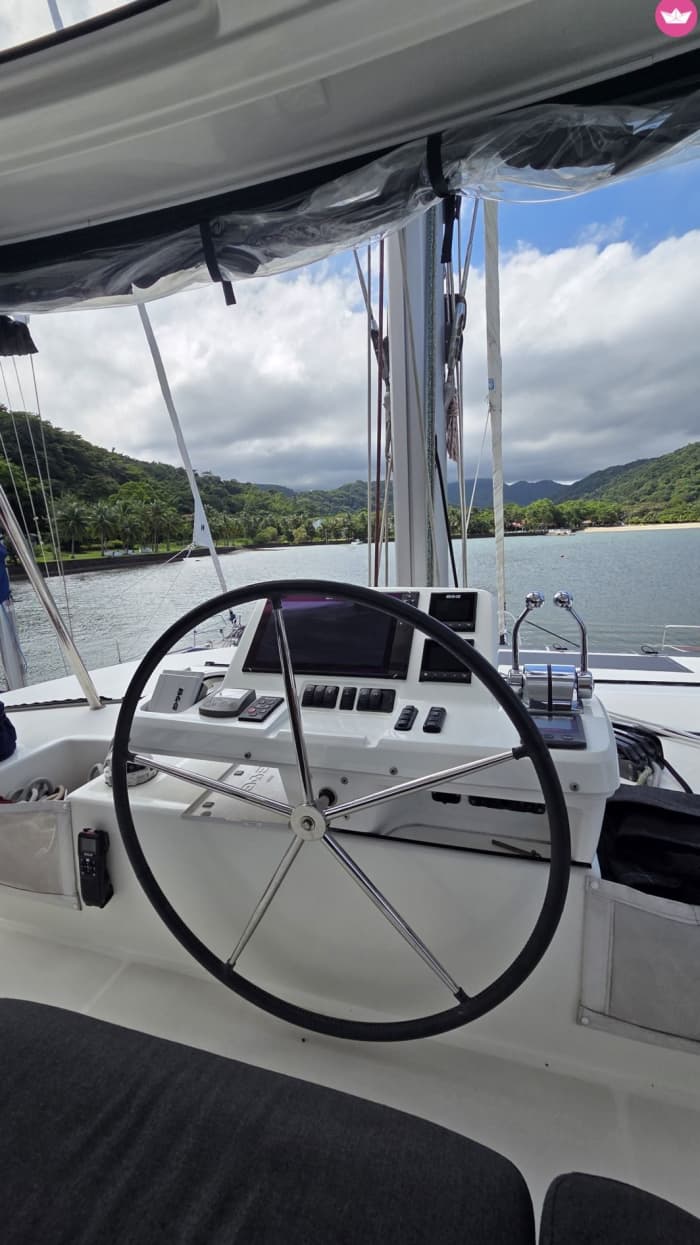 Exclusive day on a catamaran