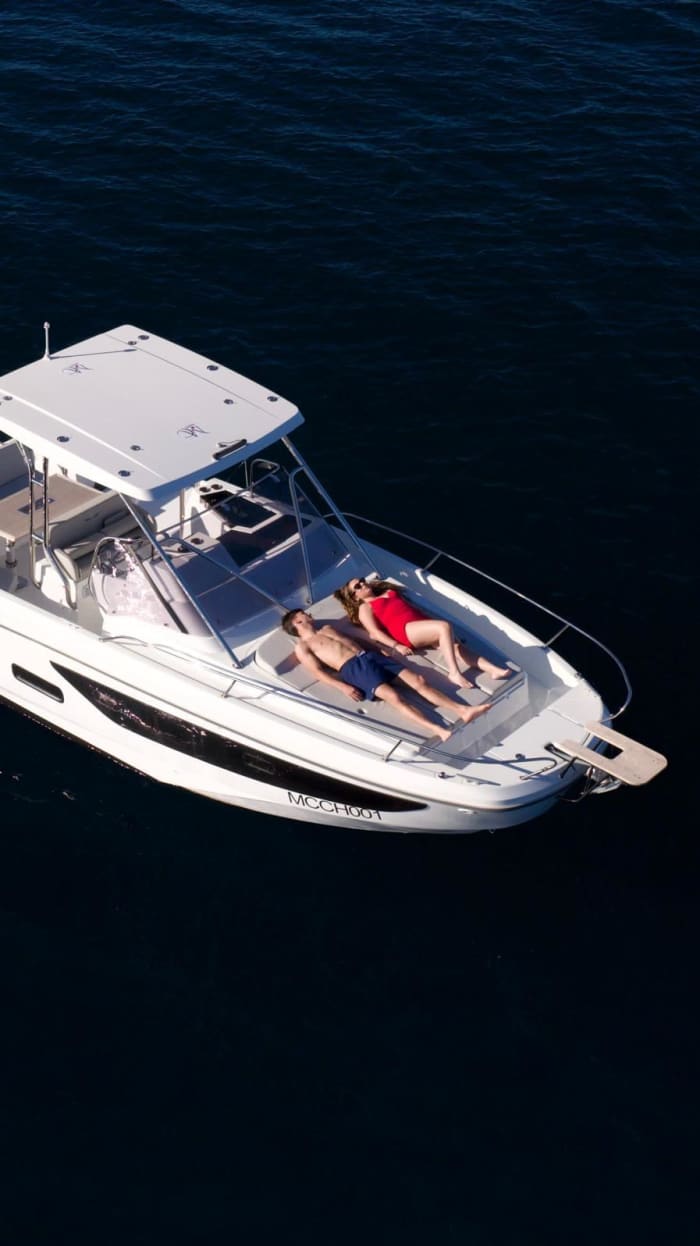 Ontdek Napels: een volle dag zon op een motorboot