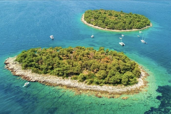 Discover Trogir: A full day of sun on a motorboat