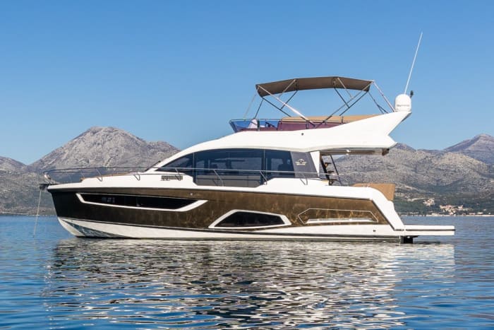 Half-day boat trip in Dubrovnik-Neretva County on a motorboat