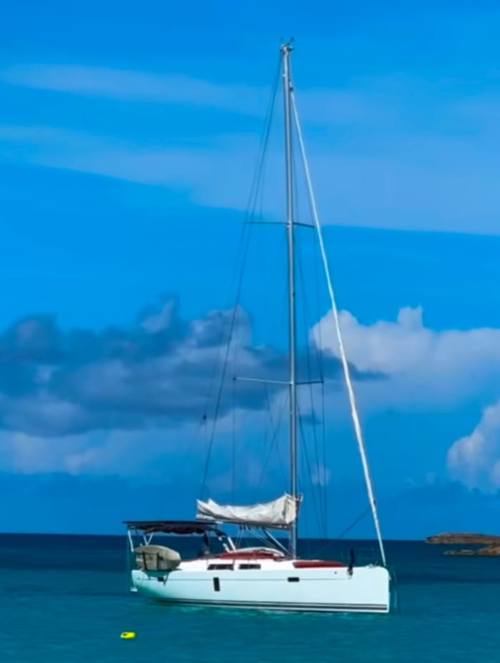 Entspannung in Gustavia: 9 Stunden Sonne auf einem Segelboot