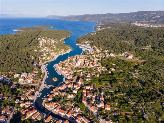 Fuga privata sul Corno d'Oro da Spalato con Pearl Sea 56