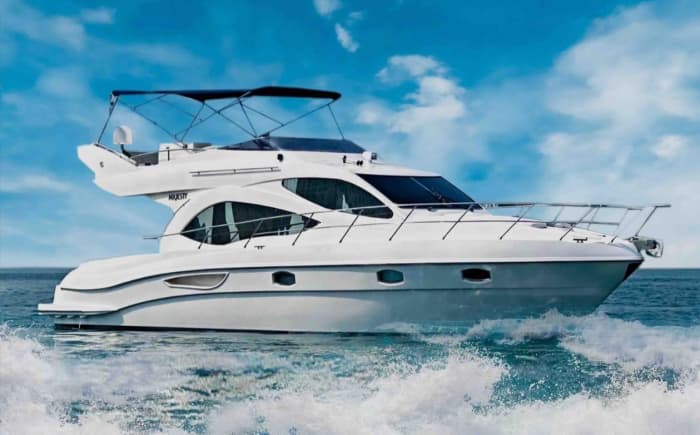 6-Hour Cruise on a Luxury yacht in Dubai