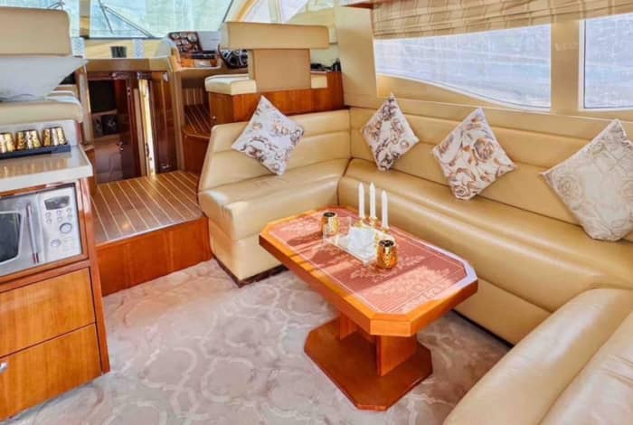 6-Hour Cruise on a Luxury yacht in Dubai