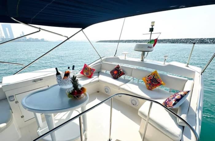 6-Hour Cruise on a Luxury yacht in Dubai