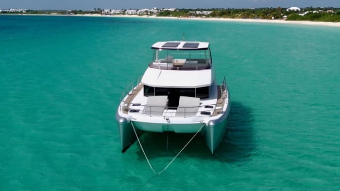 Geniet van de zon tijdens een 8 uur durende boottocht op Saint Barthélemy.
