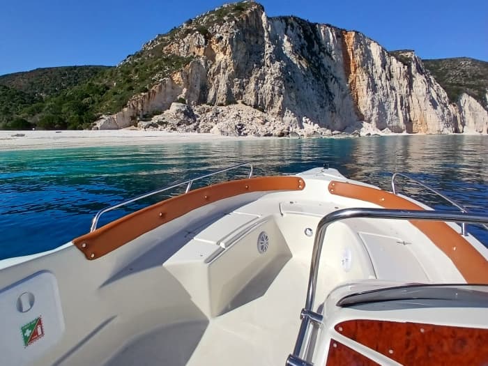 Private boat trip around Zola on a motorboat