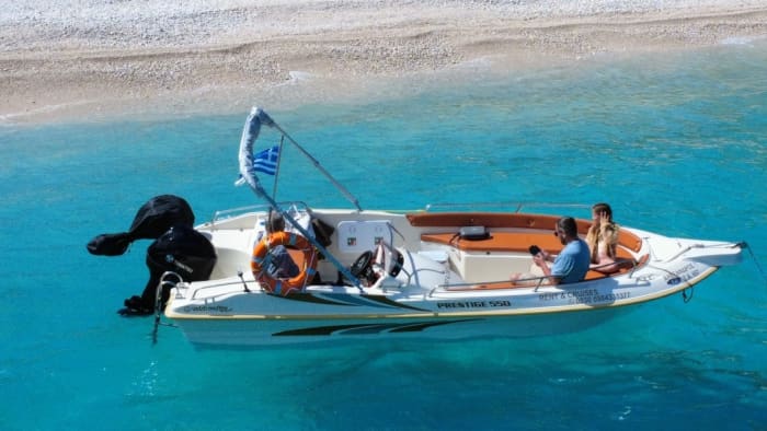 Private boat trip around Zola on a motorboat