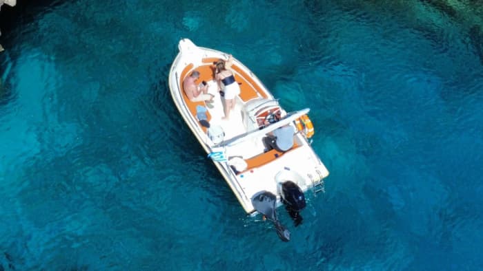 Private boat trip around Zola on a motorboat