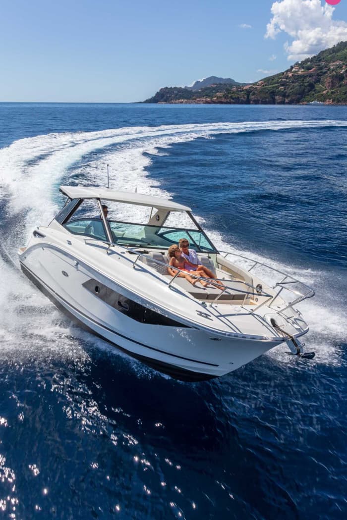 Ganztägige Kreuzfahrt in Ayia Napa mit der eleganten Sea Ray 320