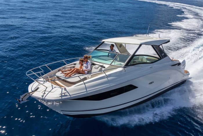 Ganztägige Kreuzfahrt in Ayia Napa mit der eleganten Sea Ray 320