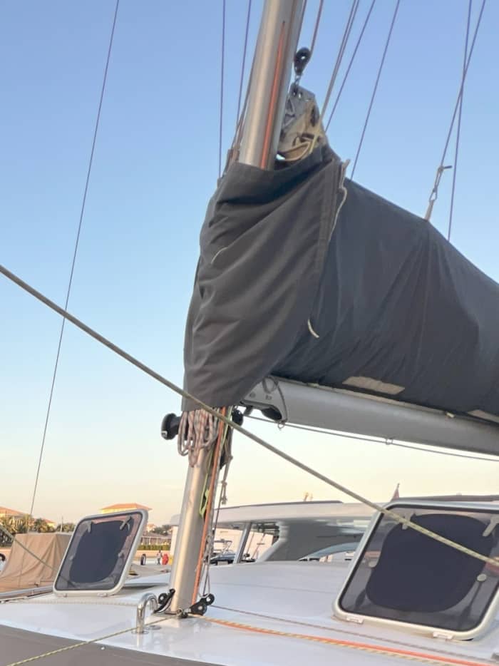 Entspannung in Dubai: 9 Stunden Sonne auf einem Segelboot