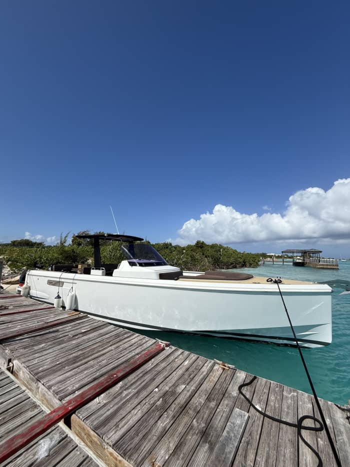 Entdecken Sie die Küste von Providenciales: Ein kompletter Tagesausflug an Bord eines Motorboots