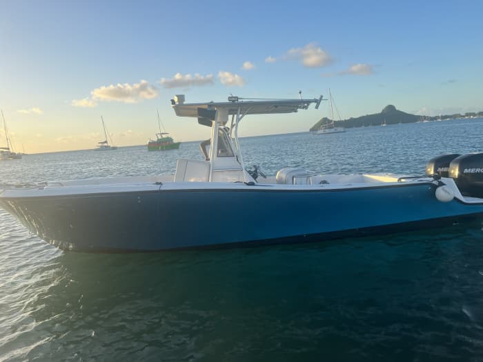 Din privata motorbåt för en dag runt Gros Islet