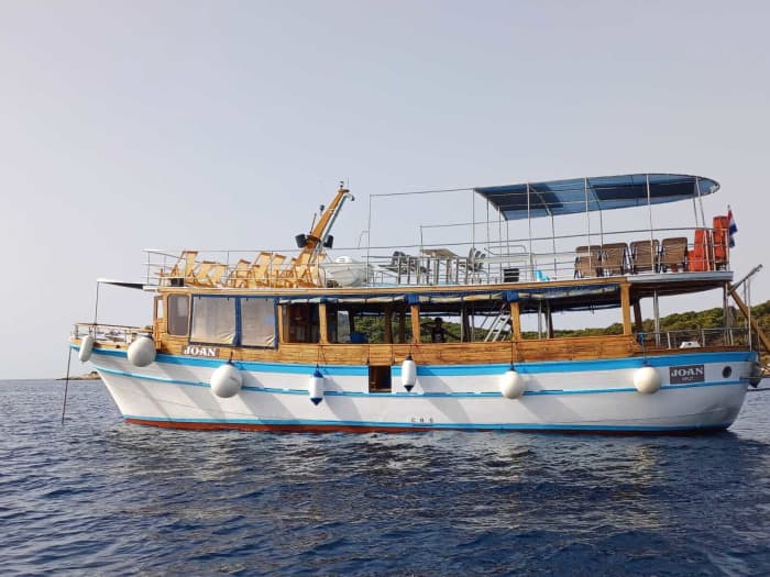 Discover Hvar on a full-day trip on a motorboat