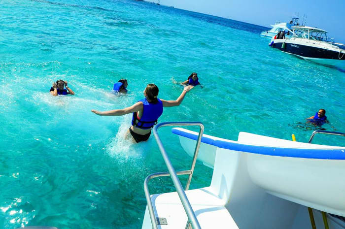 Private Katamaran-Tour in Punta Cana: Party mit Alkohol und Schnorcheln