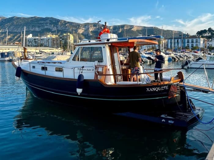 Segeln Sie 4 Stunden lang auf einem klassischen Motorboot in der Bucht von Valencia