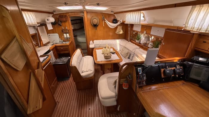 Full-day sailing trip in Hyères on a sailboat