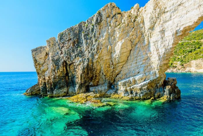 Half Day Private Cruise North: Shipwreck and Blue Caves