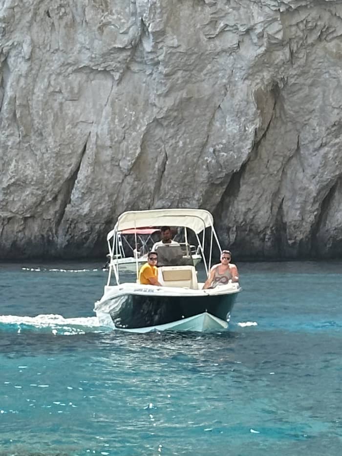 Half-Day Private Cruise to Turtle Island and Keri Caves