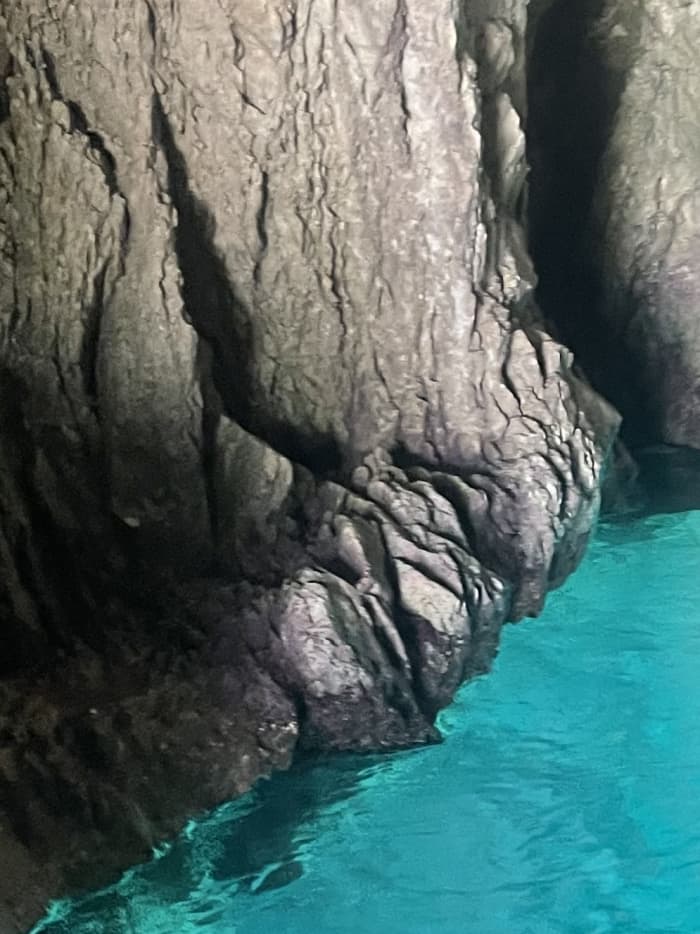 Half-Day Private Cruise to Turtle Island and Keri Caves