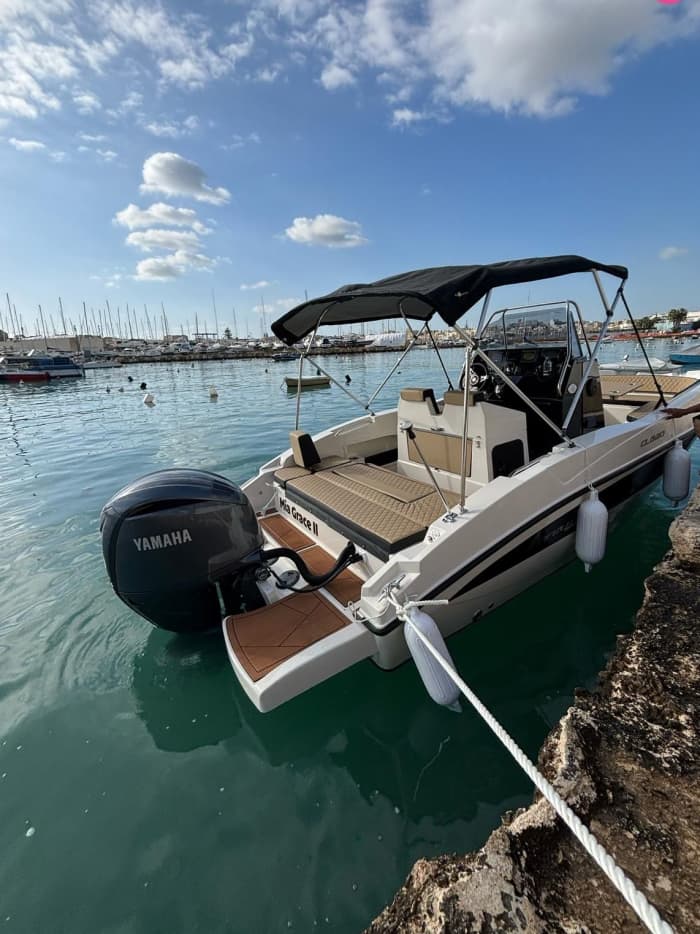 Lujo y libertad: tu aventura privada de 7 horas en barco por Malta