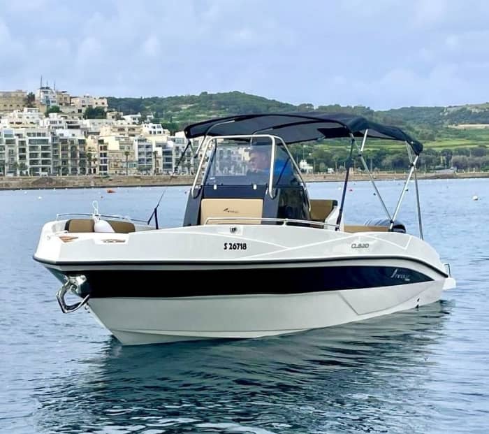 Lujo y libertad: tu aventura privada de 7 horas en barco por Malta