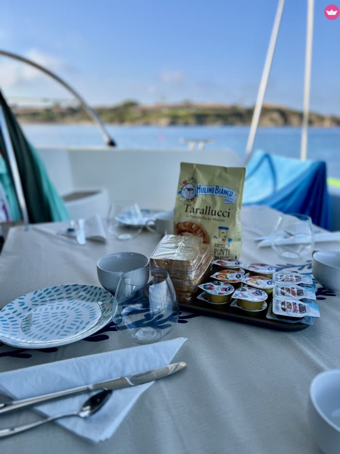 Excursion en bateau d'une journée complète avec arrêts dans la zone protégée de Villasimius