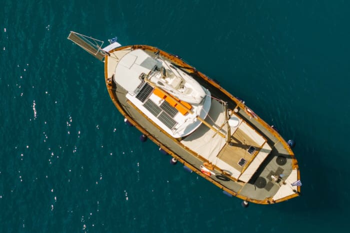 Enjoy 6h on a traditional yacht to explore Porto Cheli & Spetses