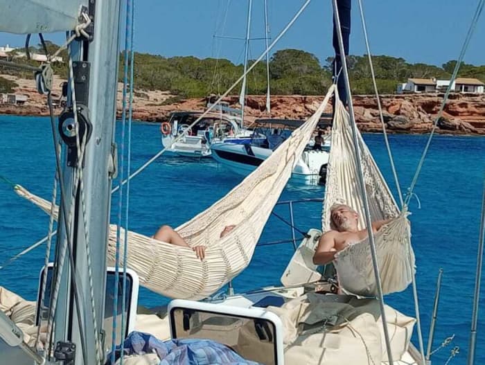 Geniet van een hele dag zeilen in Ibiza en Formentera aan boord van een zeilboot.