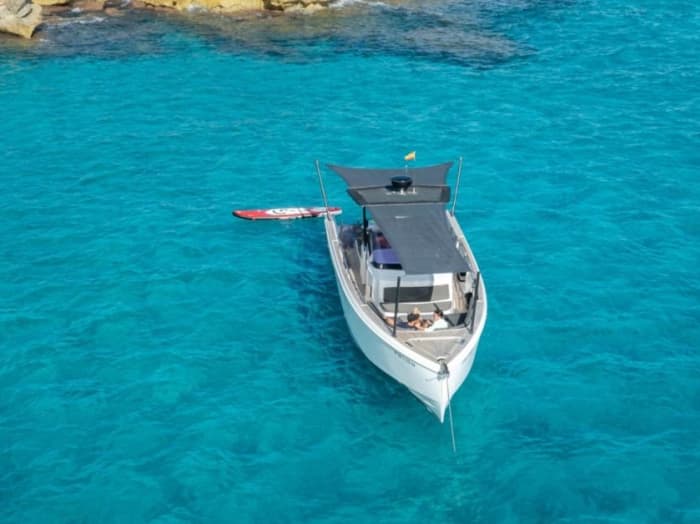 Luxe dagcruise op Menorca met zwemmen en ontspanning.