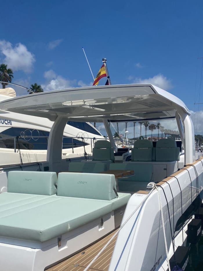 Beleef een onvergetelijke boottocht op Ibiza aan boord van een gloednieuwe Fjord 41 XL.