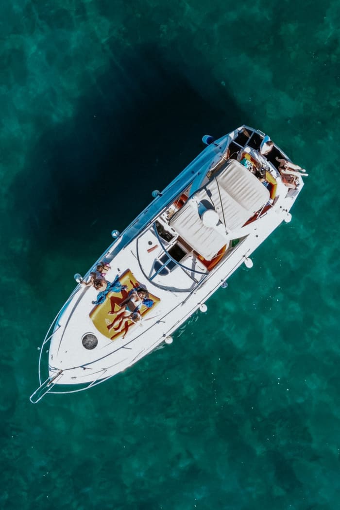 Excursión en barco de 2 horas y 30 minutos en Costa Adeje para disfrutar del sol y el mar.