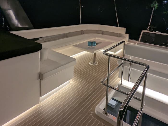 Beleef de magie van de Hyères-eilanden aan boord van onze catamaran!