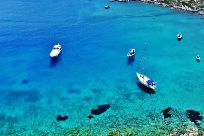 Excursion privée matinale à l'île de Dia à bord d'un luxueux voilier