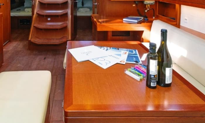 Excursion privée matinale à l'île de Dia à bord d'un luxueux voilier